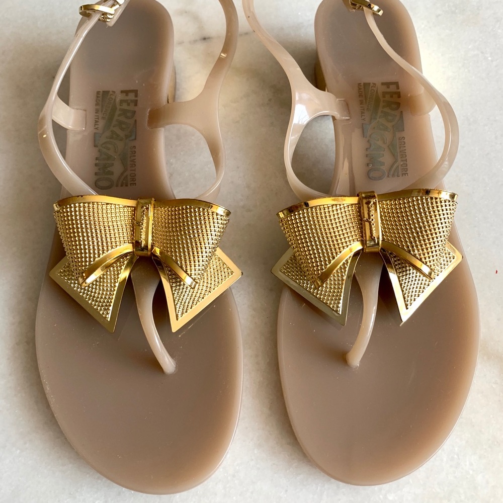 Ferragamo Metallic Gold Bow Jelly Thong Sandals 8